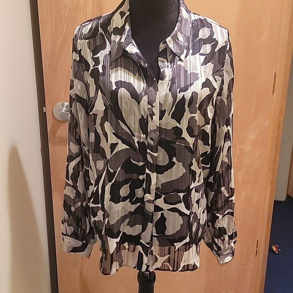 White House Black Market Print Blouse With Silver Threads Sz L